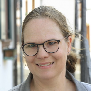 10 Angelika Frank